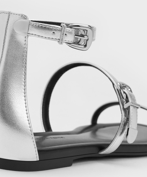 【セール】スクエアトゥ バックルトリプルストラップサンダル（サンダル）｜CHARLES & KEITH（チャールズ & キース）