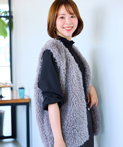 Feroux(フェルゥ)の「プードルファーベスト(ベスト・レディース・アイボリー系/ライトグレー系・F)」の8枚目の写真