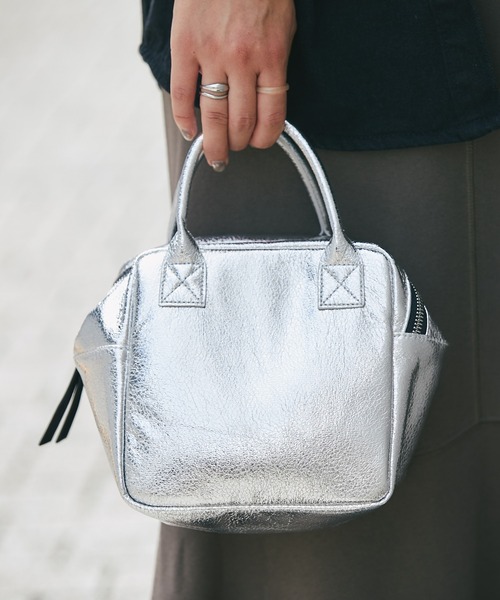un dix cors(アンディコール)の「キューブボックスメタリック2WAYバッグ(ショルダーバッグ・レディース・ブラック/シルバー・FREE)」の22枚目の写真
