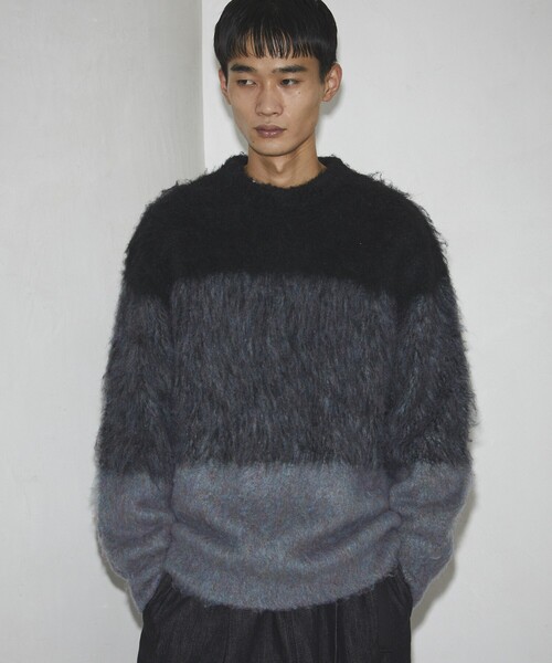 Firsthand（ファーストハンド）の「Firsthand/ファーストハンド グラデーションシャギークルーネックニット / シャギーニット（ニット/セーター・メンズ・ブルー/ベージュ/ブラック・1/0）」の2枚目の写真