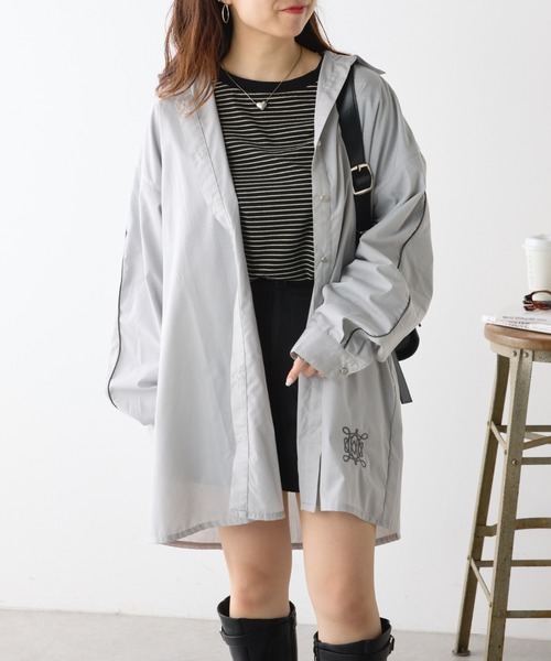 NUNIFE(ユニフィー)の「【UNISEX】袖パイピングシャツ(シャツ/ブラウス・レディース・ブラック/ブルー/ライトグレー・FREE)」の1枚目の写真