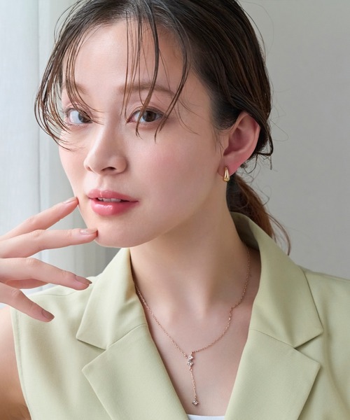 Phoebe（フィービィー）の「【痛くないシリーズ/金属アレルギー対応】ぷっくりモードクリスタルループフィットイヤリング/大ぶり（イヤリング・レディース・シルバー/イエローゴールド/シャンパン・FREE）」の22枚目の写真