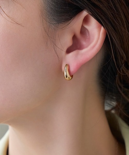 Phoebe（フィービィー）の「【痛くないシリーズ/金属アレルギー対応】ぷっくりモードクリスタルループフィットイヤリング/大ぶり（イヤリング・レディース・シルバー/イエローゴールド/シャンパン・FREE）」の12枚目の写真