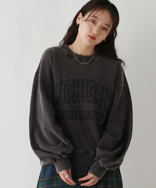 RAGEBLUE（レイジブルー）の「＜選べるMIDDLE&LONG丈＞カレッジロゴ刺繍/ピグメントルーズスウェット（スウェット・レディース・スミクロ/ピンク/ブルー・MEDIUM/LARGE）」の6枚目の写真