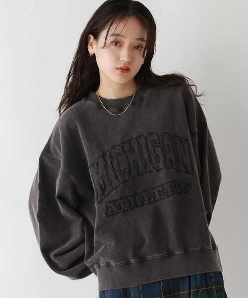 RAGEBLUE（レイジブルー）の「＜選べるMIDDLE&LONG丈＞カレッジロゴ刺繍/ピグメントルーズスウェット（スウェット・レディース・スミクロ/ピンク/ブルー・MEDIUM/LARGE）」の7枚目の写真