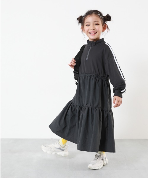 devirock(デビロック)の「サイドライン ハーフジップ トラック ティアードワンピース(ワンピース・キッズ・アイボリー/スミクロ/ブルー系・100cm/110cm/120cm/130cm/140cm/150cm/160cm)」の12枚目の写真