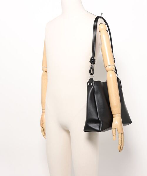 TONE SELECT GOODS（トーンセレクトグッズ）の「urbanfemine./シンプルショルダーバッグ U7404（ショルダーバッグ・レディース・ブラウン/ダークブラウン/ブラック/ライトブラウン・FREE）」の11枚目の写真