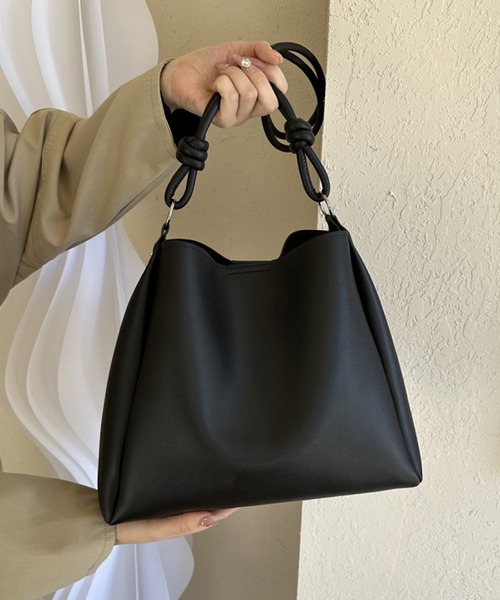 TONE SELECT GOODS（トーンセレクトグッズ）の「urbanfemine./シンプルショルダーバッグ U7404（ショルダーバッグ・レディース・ブラウン/ダークブラウン/ブラック/ライトブラウン・FREE）」の2枚目の写真