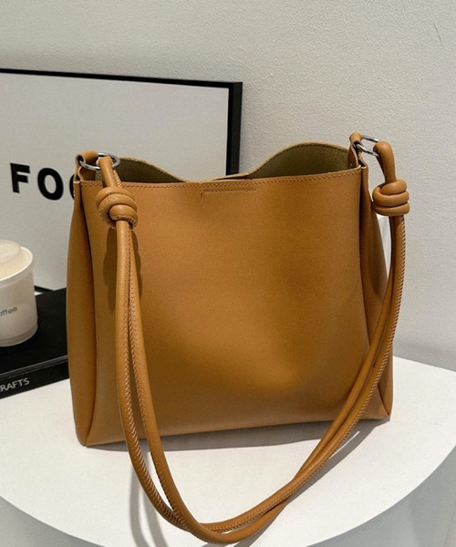 TONE SELECT GOODS（トーンセレクトグッズ）の「urbanfemine./シンプルショルダーバッグ U7404（ショルダーバッグ・レディース・ブラウン/ダークブラウン/ブラック/ライトブラウン・FREE）」の14枚目の写真