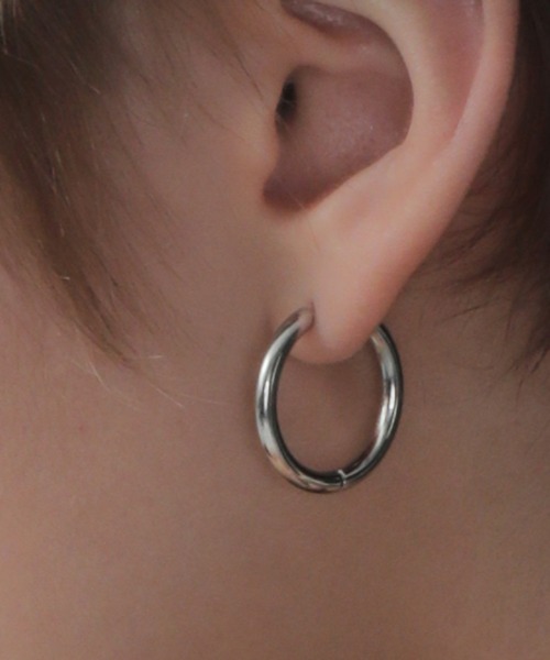 ORLEAN(オルレアン)の「【ORLEAN】ワンタッチフープピアス 21mm 316L(ピアス(両耳用)・レディース・シルバー/ゴールド・フリー)」の15枚目の写真