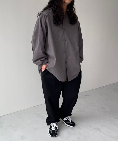 natto（ナット）の「【ユニセックスアイテム】loose silhouette standard shirt / ルーズシルエットスタンダードシャツ（シャツ/ブラウス・メンズ・チャコール/アイボリー/ブルー・FREE）」の14枚目の写真