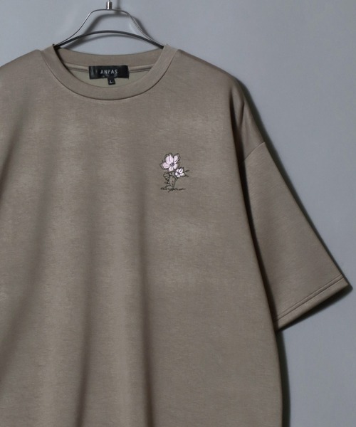 ANPAS（アンパス）の「ANPAS Ponte Fabric Flower Embroidery Oversized T-Shirt/ANPAS 別注 ポンチ 花柄 ワンポイント刺繍 接触冷感 オーバーサイズ 半袖Tシャツ メンズ レディース ユニセックス（Tシャツ/カットソー・メンズ・ホワイト/ブラック/ホワイト系その他/グレー/グレー系その他/ブラック系その他/チャコール/ホワイト系その他2/グレー系その他2/グレー系その他3/グレー系その他4/ブラック系その他2/ホワイト系その他3/カーキ系3/グレー系その他5/カーキ系1/ブラック系その他3/カーキ系2/カーキ・M/L）」の17枚目の写真