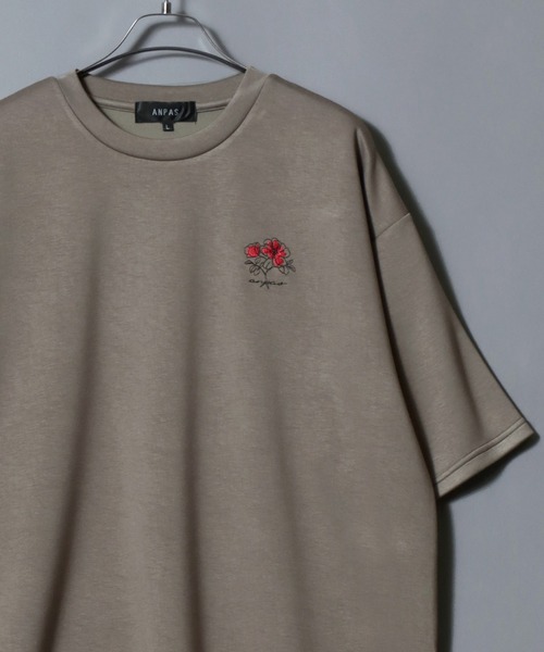 ANPAS（アンパス）の「ANPAS Ponte Fabric Flower Embroidery Oversized T-Shirt/ANPAS 別注 ポンチ 花柄 ワンポイント刺繍 接触冷感 オーバーサイズ 半袖Tシャツ メンズ レディース ユニセックス（Tシャツ/カットソー・メンズ・ホワイト/ブラック/ホワイト系その他/グレー/グレー系その他/ブラック系その他/チャコール/ホワイト系その他2/グレー系その他2/グレー系その他3/グレー系その他4/ブラック系その他2/ホワイト系その他3/カーキ系3/グレー系その他5/カーキ系1/ブラック系その他3/カーキ系2/カーキ・M/L）」の18枚目の写真