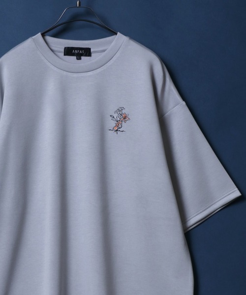 ANPAS（アンパス）の「ANPAS Ponte Fabric Flower Embroidery Oversized T-Shirt/ANPAS 別注 ポンチ 花柄 ワンポイント刺繍 接触冷感 オーバーサイズ 半袖Tシャツ メンズ レディース ユニセックス（Tシャツ/カットソー・メンズ・ホワイト/ブラック/ホワイト系その他/グレー/グレー系その他/ブラック系その他/チャコール/ホワイト系その他2/グレー系その他2/グレー系その他3/グレー系その他4/ブラック系その他2/ホワイト系その他3/カーキ系3/グレー系その他5/カーキ系1/ブラック系その他3/カーキ系2/カーキ・M/L）」の10枚目の写真