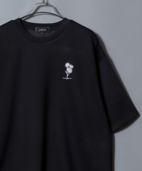 ANPAS（アンパス）の「ANPAS Ponte Fabric Flower Embroidery Oversized T-Shirt/ANPAS 別注 ポンチ 花柄 ワンポイント刺繍 接触冷感 オーバーサイズ 半袖Tシャツ メンズ レディース ユニセックス（Tシャツ/カットソー・メンズ・ホワイト/ブラック/ホワイト系その他/グレー/グレー系その他/ブラック系その他/チャコール/ホワイト系その他2/グレー系その他2/グレー系その他3/グレー系その他4/ブラック系その他2/ホワイト系その他3/カーキ系3/グレー系その他5/カーキ系1/ブラック系その他3/カーキ系2/カーキ・M/L）」の9枚目の写真