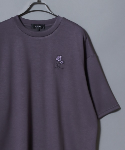 ANPAS（アンパス）の「ANPAS Ponte Fabric Flower Embroidery Oversized T-Shirt/ANPAS 別注 ポンチ 花柄 ワンポイント刺繍 接触冷感 オーバーサイズ 半袖Tシャツ メンズ レディース ユニセックス（Tシャツ/カットソー・メンズ・ホワイト/ブラック/ホワイト系その他/グレー/グレー系その他/ブラック系その他/チャコール/ホワイト系その他2/グレー系その他2/グレー系その他3/グレー系その他4/ブラック系その他2/ホワイト系その他3/カーキ系3/グレー系その他5/カーキ系1/ブラック系その他3/カーキ系2/カーキ・M/L）」の13枚目の写真