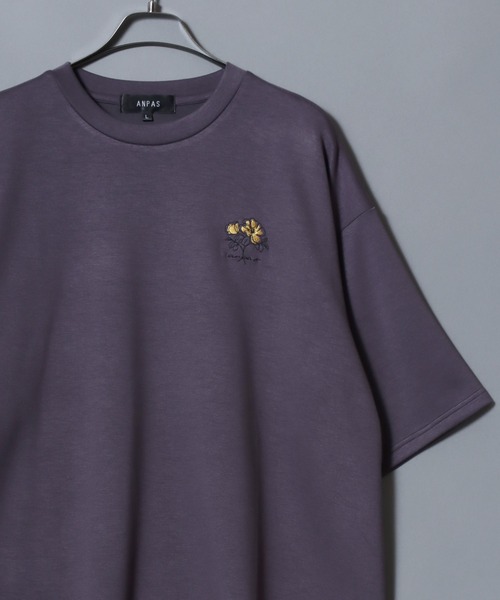ANPAS（アンパス）の「ANPAS Ponte Fabric Flower Embroidery Oversized T-Shirt/ANPAS 別注 ポンチ 花柄 ワンポイント刺繍 接触冷感 オーバーサイズ 半袖Tシャツ メンズ レディース ユニセックス（Tシャツ/カットソー・メンズ・ホワイト/ブラック/ホワイト系その他/グレー/グレー系その他/ブラック系その他/チャコール/ホワイト系その他2/グレー系その他2/グレー系その他3/グレー系その他4/ブラック系その他2/ホワイト系その他3/カーキ系3/グレー系その他5/カーキ系1/ブラック系その他3/カーキ系2/カーキ・M/L）」の15枚目の写真