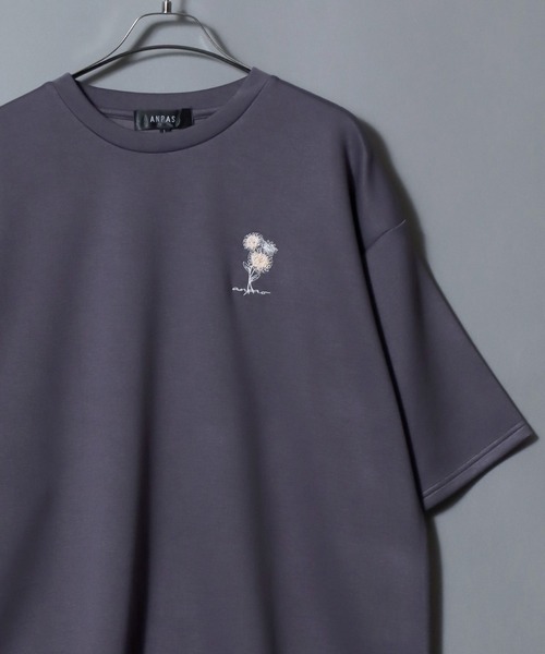ANPAS（アンパス）の「ANPAS Ponte Fabric Flower Embroidery Oversized T-Shirt/ANPAS 別注 ポンチ 花柄 ワンポイント刺繍 接触冷感 オーバーサイズ 半袖Tシャツ メンズ レディース ユニセックス（Tシャツ/カットソー・メンズ・ホワイト/ブラック/ホワイト系その他/グレー/グレー系その他/ブラック系その他/チャコール/ホワイト系その他2/グレー系その他2/グレー系その他3/グレー系その他4/ブラック系その他2/ホワイト系その他3/カーキ系3/グレー系その他5/カーキ系1/ブラック系その他3/カーキ系2/カーキ・M/L）」の16枚目の写真