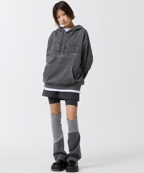 ODD STUDIO（オッドスタジオ）の「【OddStudio】ピグメントダメージロゴフーディー（パーカー・レディース・チャコールグレー/ネイビー/ピンク・MEDIUM/LARGE）」の6枚目の写真