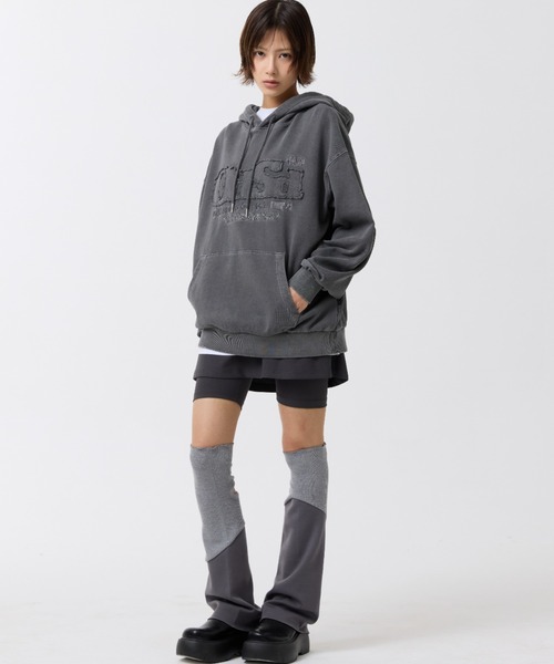 ODD STUDIO（オッドスタジオ）の「【OddStudio】ピグメントダメージロゴフーディー（パーカー・レディース・チャコールグレー/ネイビー/ピンク・MEDIUM/LARGE）」の7枚目の写真