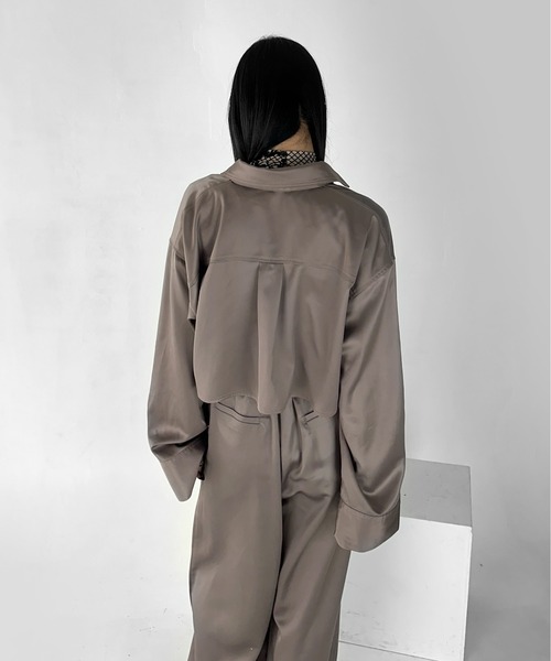 LVEU.(ラブユ.)の「【LVEU.】サテンクロップドシャツ / トップス シャツ サテン クロップド セットアップ 光沢感 モード ブラック グレー グレージュ(シャツ/ブラウス・レディース・グレー/ブラック/グレイッシュベージュ・FREE)」の17枚目の写真