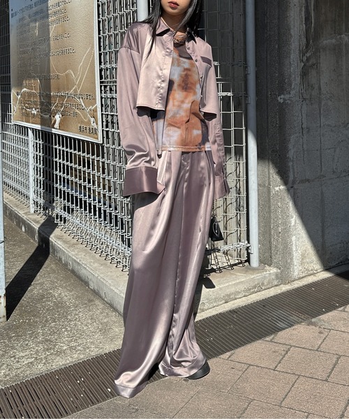 LVEU.(ラブユ.)の「【LVEU.】サテンクロップドシャツ / トップス シャツ サテン クロップド セットアップ 光沢感 モード ブラック グレー グレージュ(シャツ/ブラウス・レディース・グレー/ブラック/グレイッシュベージュ・FREE)」の9枚目の写真