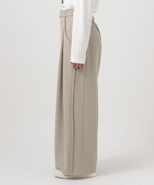 BAYFLOW（ベイフロー）の「[シワになりにくい]ベルト付きサイドラインパンツ（その他パンツ・レディース・チャコール/グレイッシュベージュ・FREE）」の8枚目の写真