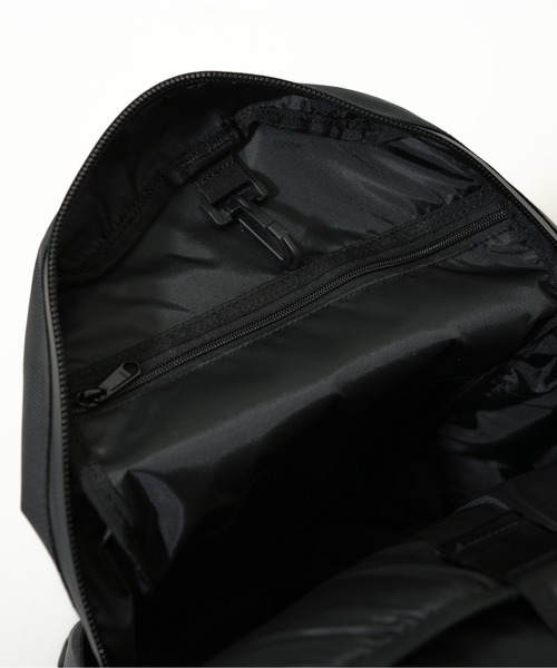 NEW ERA(ニューエラ)の「【NEW ERA/ニューエラ】LIGHT PACK ライトパック(バックパック/リュック・メンズ・サンドベージュ/ブラック/ストーン/ブラック系その他/オリーブ・FREE)」の12枚目の写真
