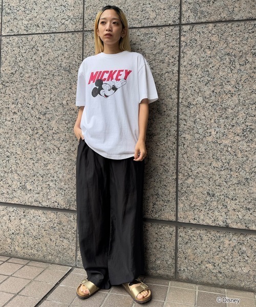 Disney(ディズニー)の「【GOOD ROCK SPEED】 MICKEY / ミッキー / プリント / 半袖 Tシャツ(Tシャツ/カットソー・レディース・ホワイト/チャコールグレー・フリー)」の3枚目の写真