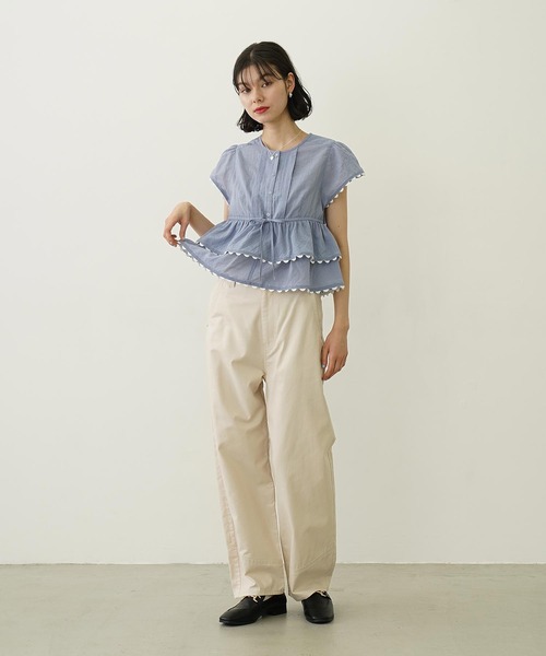 MILKFED.（ミルクフェド）の「FRILL AND LACE BLOUSE（シャツ/ブラウス・レディース・ライトブルー/ブラック/オフホワイト・ONE SIZE）」の8枚目の写真