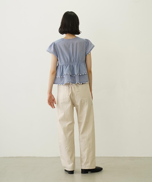 MILKFED.（ミルクフェド）の「FRILL AND LACE BLOUSE（シャツ/ブラウス・レディース・ライトブルー/ブラック/オフホワイト・ONE SIZE）」の10枚目の写真