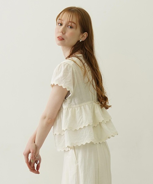 MILKFED.（ミルクフェド）の「FRILL AND LACE BLOUSE（シャツ/ブラウス・レディース・ライトブルー/ブラック/オフホワイト・ONE SIZE）」の11枚目の写真
