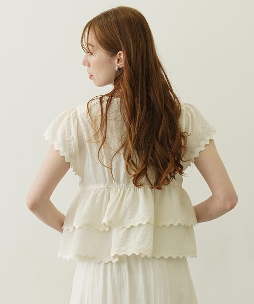 MILKFED.（ミルクフェド）の「FRILL AND LACE BLOUSE（シャツ/ブラウス・レディース・ライトブルー/ブラック/オフホワイト・ONE SIZE）」の12枚目の写真