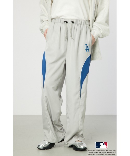 RODEO CROWNS WIDE BOWL（ロデオクラウンズワイドボウル）の「MLBチェンジトラックパンツ（その他パンツ・レディース・ブラウン/ネイビー/グレー・MEDIUM/LARGE）」の2枚目の写真