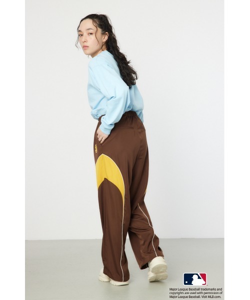 RODEO CROWNS WIDE BOWL（ロデオクラウンズワイドボウル）の「MLBチェンジトラックパンツ（その他パンツ・レディース・ブラウン/ネイビー/グレー・MEDIUM/LARGE）」の17枚目の写真