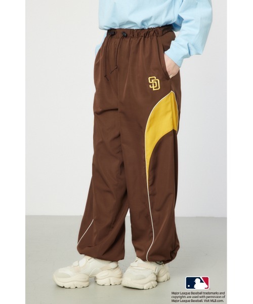 RODEO CROWNS WIDE BOWL（ロデオクラウンズワイドボウル）の「MLBチェンジトラックパンツ（その他パンツ・レディース・ブラウン/ネイビー/グレー・MEDIUM/LARGE）」の20枚目の写真