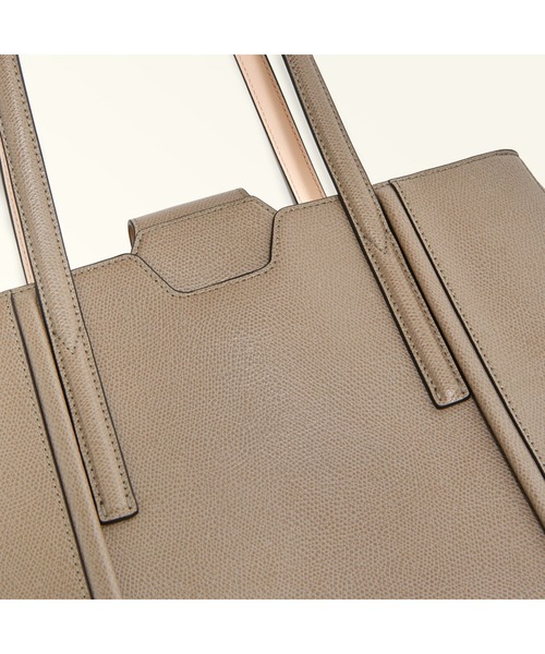 FURLA(フルラ)の「FURLA RIVA L TOTE(トートバッグ・レディース・ライトホワイト/ブラック/ダークグレー・ONE SIZE)」の14枚目の写真