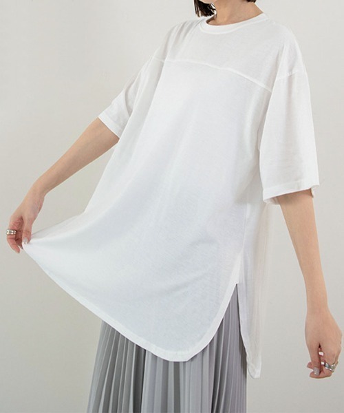 maison de LATIR(メゾンドラティール)の「サイドスリット半袖オーバーサイズTシャツ(Tシャツ/カットソー・レディース・ホワイト/ダークグレー/ブラック/ブルー/ライム/ライトグレー・ONESIZE)」の2枚目の写真