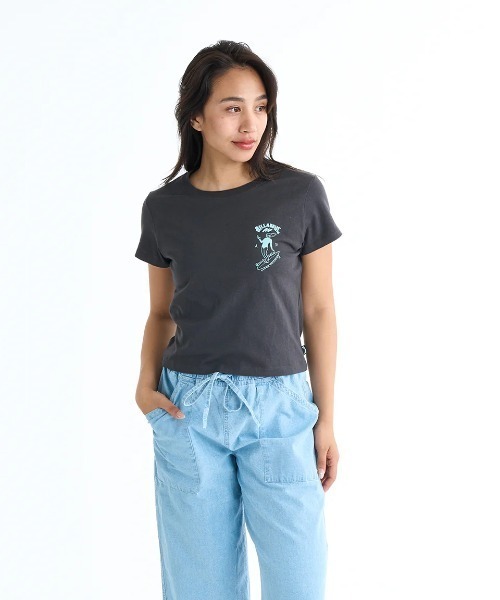 BILLABONG(ビラボン)の「BILLABONG レディース 【BB GALLERY】 SURF GIRL TEE Tシャツ 【2025年春夏モデル】/ビラボンバックプリント半袖Tシャツ(Tシャツ/カットソー・レディース・ライトパープル/ブラック/クリーム・MEDIUM)」の9枚目の写真