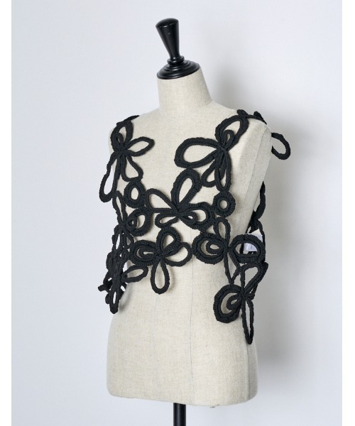 RUMCHE（ラムシェ）の「Flower Bond Yarn Harness / フラワーボンドヤーンハーネス（ベスト・レディース・ブラック・FREE）」の3枚目の写真