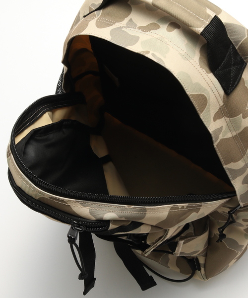 JOINT WORKS(ジョイントワークス)の「Carhartt / カーハートダブルアイピー KICKFLIP BACKPACK(ショルダーバッグ・メンズ・ベージュ/ブラック・FREE)」の6枚目の写真