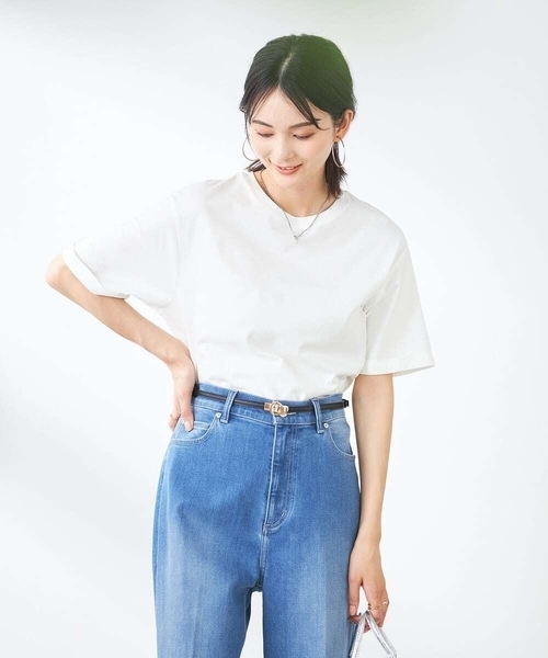 a.v.v(アーヴェヴェ)の「【接触冷感/UVカット/コットン100%/10色展開】ロールアップハーフスリーブTシャツ(Tシャツ/カットソー・レディース・アイボリー/ブラック/クリーム/ブルー/レッド/グリーン/ホワイト/オレンジ/マスタード/モカ・34/36/40/42/38)」の1枚目の写真