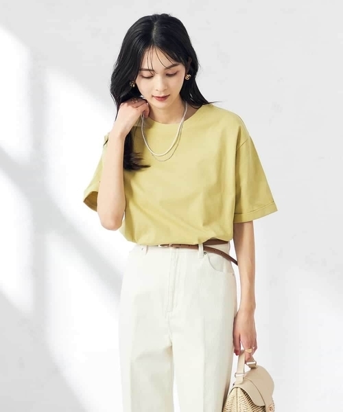 a.v.v(アーヴェヴェ)の「【接触冷感/UVカット/コットン100%/10色展開】ロールアップハーフスリーブTシャツ(Tシャツ/カットソー・レディース・アイボリー/ブラック/クリーム/ブルー/レッド/グリーン/ホワイト/オレンジ/マスタード/モカ・34/36/40/42/38)」の5枚目の写真