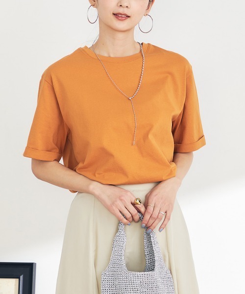 a.v.v(アーヴェヴェ)の「【接触冷感/UVカット/コットン100%/10色展開】ロールアップハーフスリーブTシャツ(Tシャツ/カットソー・レディース・アイボリー/ブラック/クリーム/ブルー/レッド/グリーン/ホワイト/オレンジ/マスタード/モカ・34/36/40/42/38)」の10枚目の写真