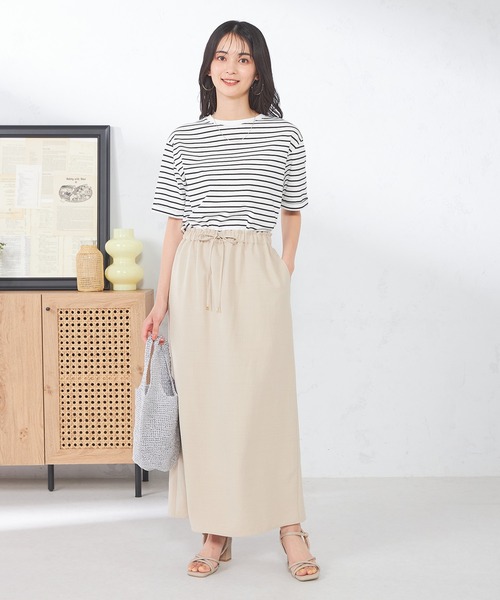 a.v.v(アーヴェヴェ)の「【接触冷感/UVカット/コットン100%/10色展開】ロールアップハーフスリーブTシャツ(Tシャツ/カットソー・レディース・アイボリー/ブラック/クリーム/ブルー/レッド/グリーン/ホワイト/オレンジ/マスタード/モカ・34/36/40/42/38)」の14枚目の写真