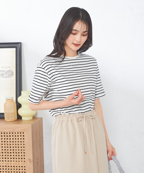 a.v.v(アーヴェヴェ)の「【接触冷感/UVカット/コットン100%/10色展開】ロールアップハーフスリーブTシャツ(Tシャツ/カットソー・レディース・アイボリー/ブラック/クリーム/ブルー/レッド/グリーン/ホワイト/オレンジ/マスタード/モカ・34/36/40/42/38)」の12枚目の写真