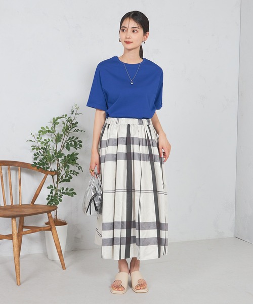 a.v.v(アーヴェヴェ)の「【接触冷感/UVカット/コットン100%/10色展開】ロールアップハーフスリーブTシャツ(Tシャツ/カットソー・レディース・アイボリー/ブラック/クリーム/ブルー/レッド/グリーン/ホワイト/オレンジ/マスタード/モカ・34/36/40/42/38)」の19枚目の写真