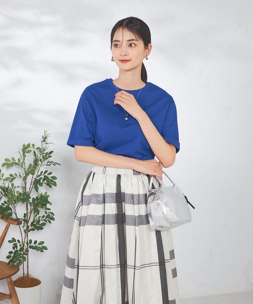 a.v.v(アーヴェヴェ)の「【接触冷感/UVカット/コットン100%/10色展開】ロールアップハーフスリーブTシャツ(Tシャツ/カットソー・レディース・アイボリー/ブラック/クリーム/ブルー/レッド/グリーン/ホワイト/オレンジ/マスタード/モカ・34/36/40/42/38)」の17枚目の写真