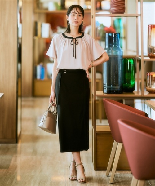 7days Life Styling（セブンデイズライフスタイリング）の「【UVカット/速乾】ストレッチパウダーサテン配色リボン半袖ブラウス（シャツ/ブラウス・レディース・グリーン/ネイビー/オフホワイト/グレイッシュベージュ・S/M/L/LL/3L）」の8枚目の写真