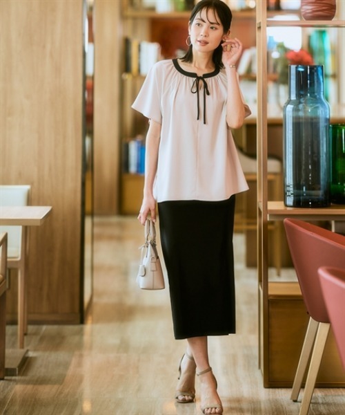 7days Life Styling（セブンデイズライフスタイリング）の「【UVカット/速乾】ストレッチパウダーサテン配色リボン半袖ブラウス（シャツ/ブラウス・レディース・グリーン/ネイビー/オフホワイト/グレイッシュベージュ・S/M/L/LL/3L）」の9枚目の写真
